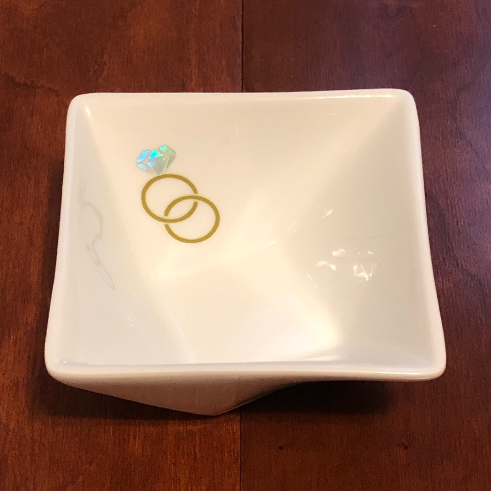 💍💖 The Diamond Dish 💖💍